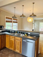 Building Photo - 2913 Davis Ave