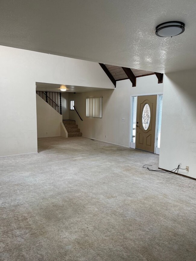 Building Photo - Al Tahoe - 4 bedroom 2 bath with garage av...