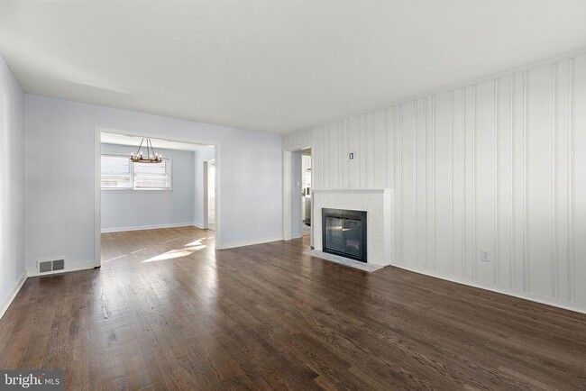 Foto del edificio - 246 Waverly Rd