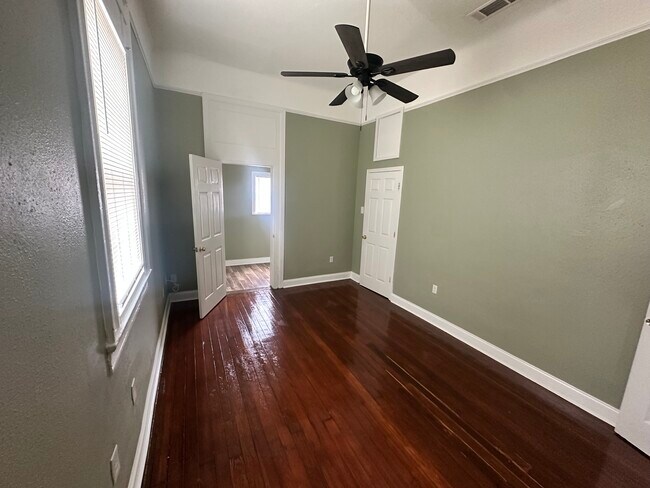 Primer dormitorio - 2330 Ursulines Ave