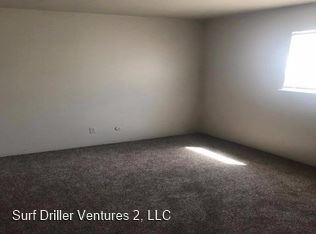 Building Photo - 405 S Maple St