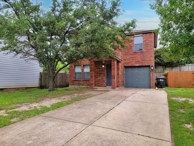 Foto del edificio - 3BR/1.5BA Home with Laundry Room & Fenced Yard