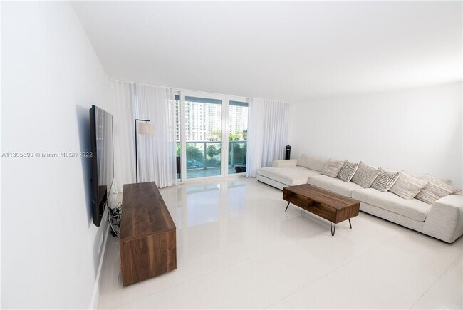Foto del edificio - 100 Bayview Dr