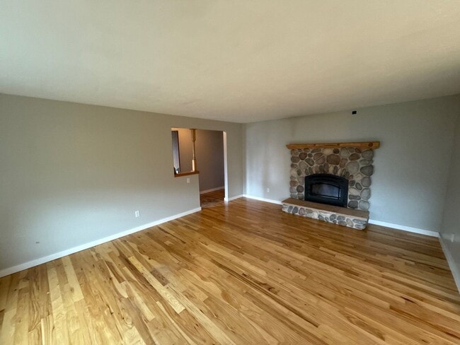 Building Photo - 3677 Carmelle Ct NE