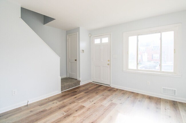 Foto del edificio - 1096 Cameron Rd