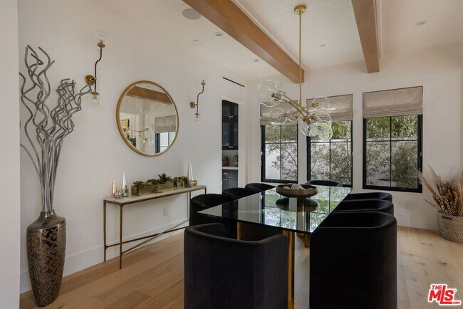 Building Photo - 16101 Royal Mt Dr