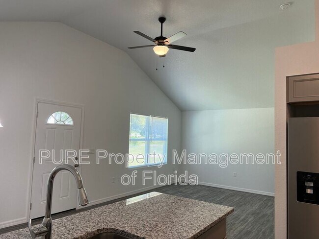 Foto del edificio - 15310 SW 40th Place Rd