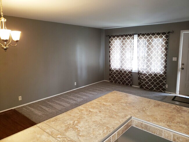 Foto del edificio - 23027 Dale Allen St