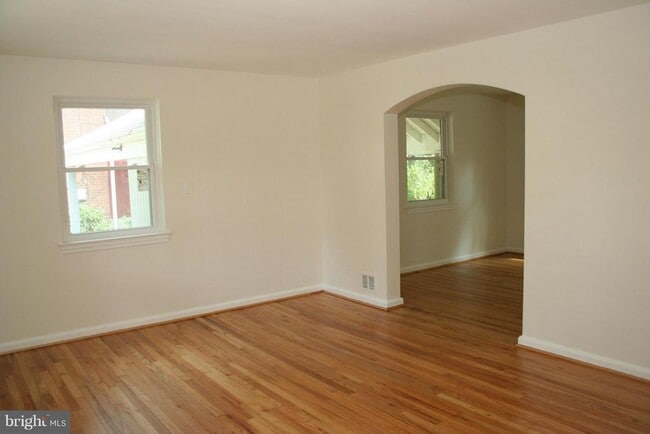 Building Photo - 305 N Emerson St