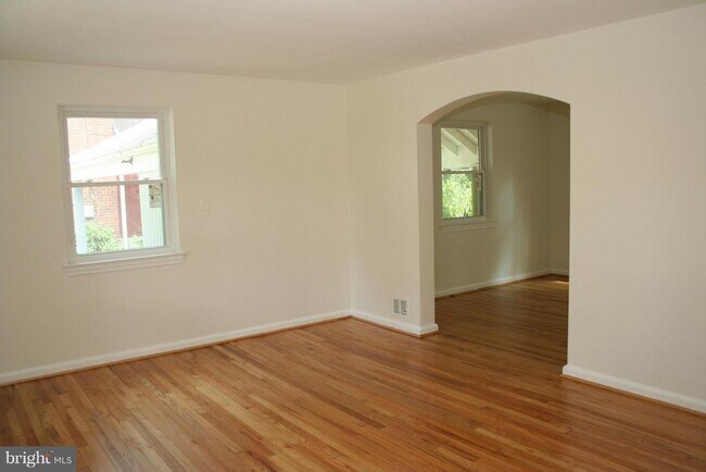 Foto del edificio - 305 N Emerson St