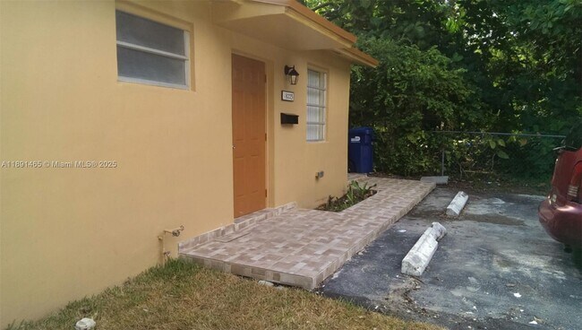 Foto del edificio - 18223 Oleta Dr