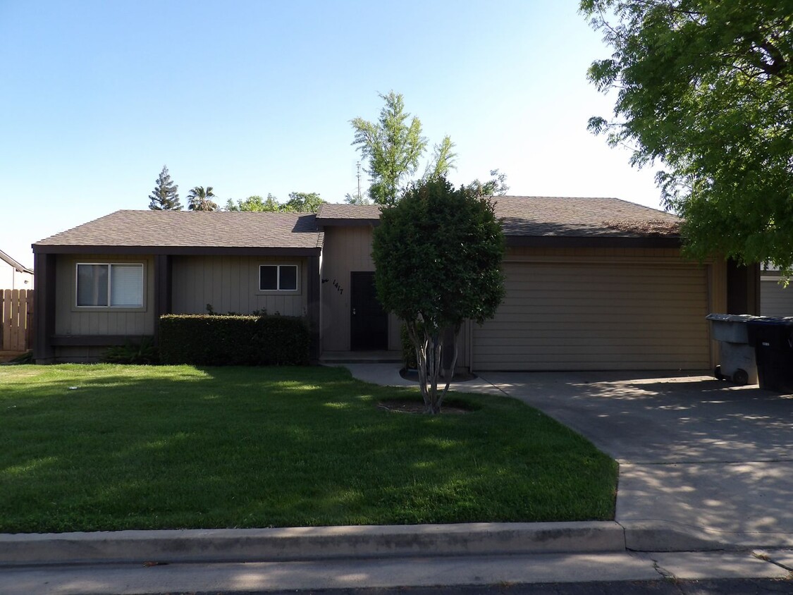 Foto principal - Great home for rent in Visalia!