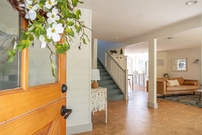 Foto del edificio - Fully Furnished Mount Veeder Sanctuary Home
