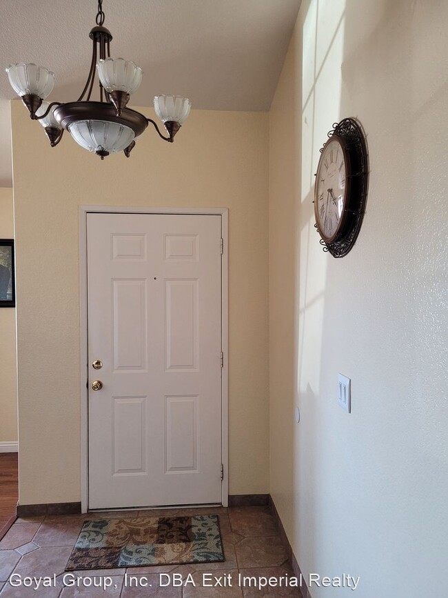 Building Photo - 3 br, 2 bath House - 657 W Murphy Rd.