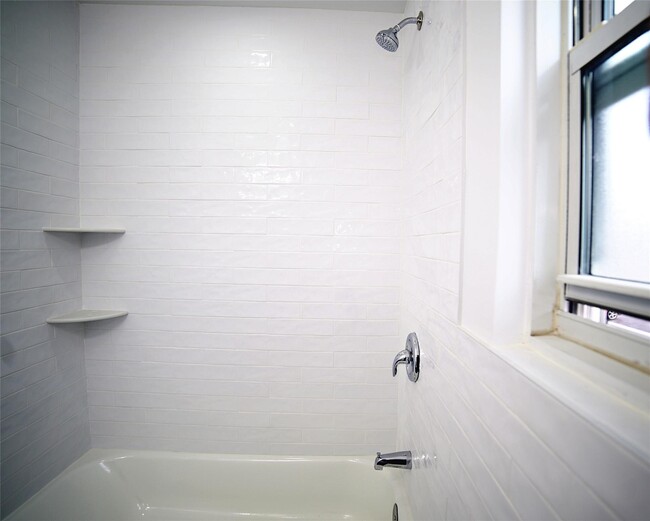 Foto del edificio - 72-19 Little Neck Pkwy