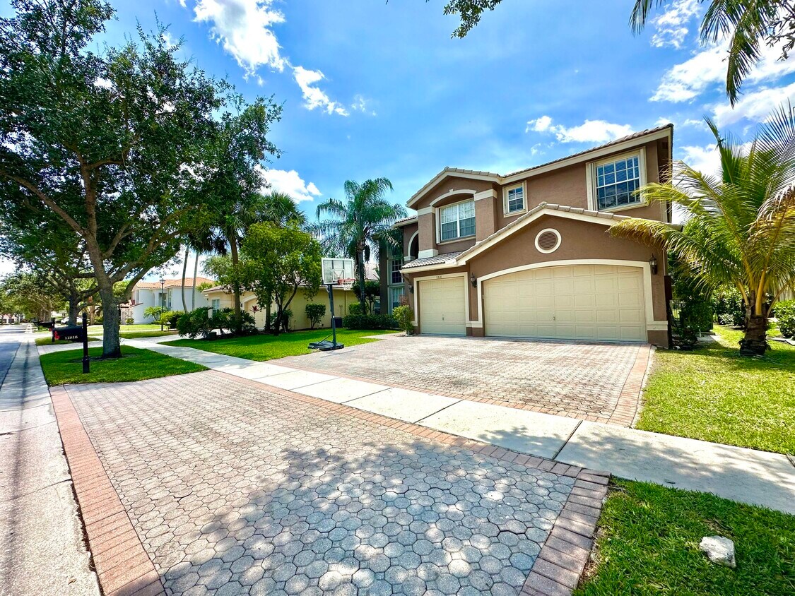 Primary Photo - 11818 Preservation Ln