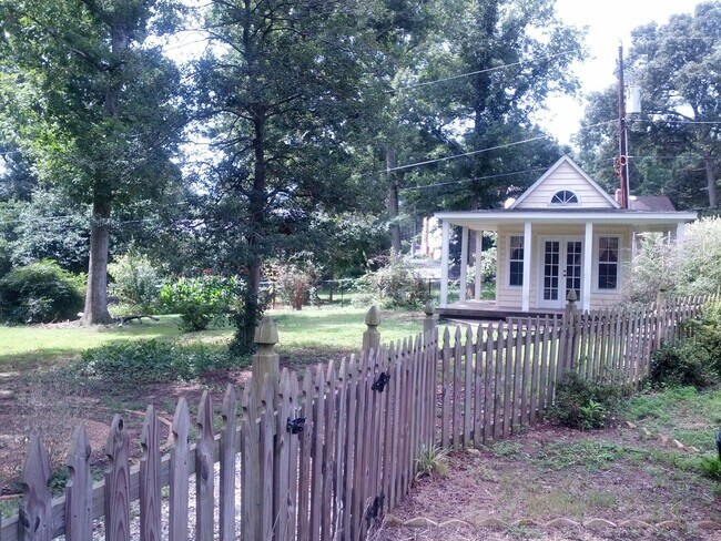 Foto del edificio - Chesterfield 4 bed 2.5 bath Colonial Style...