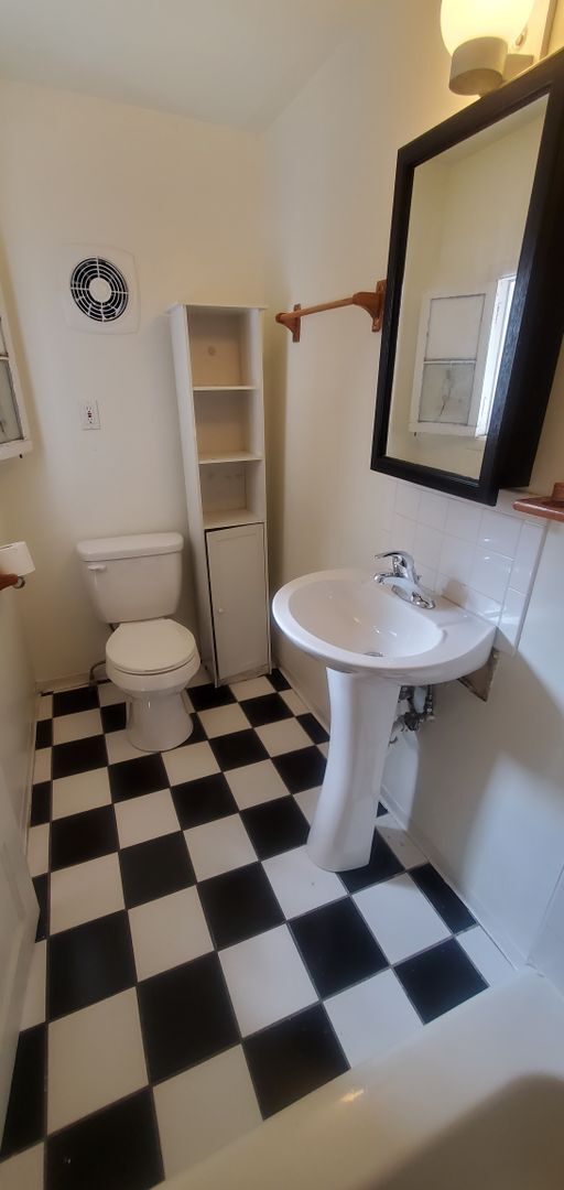 Foto del edificio - 3 & 4 Bedroom Units Just Steps from WWU