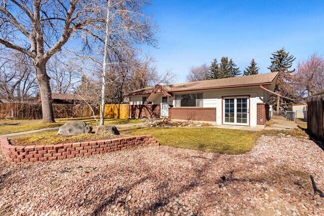 Foto del edificio - Updated 4 Bedroom Home in South College Heights