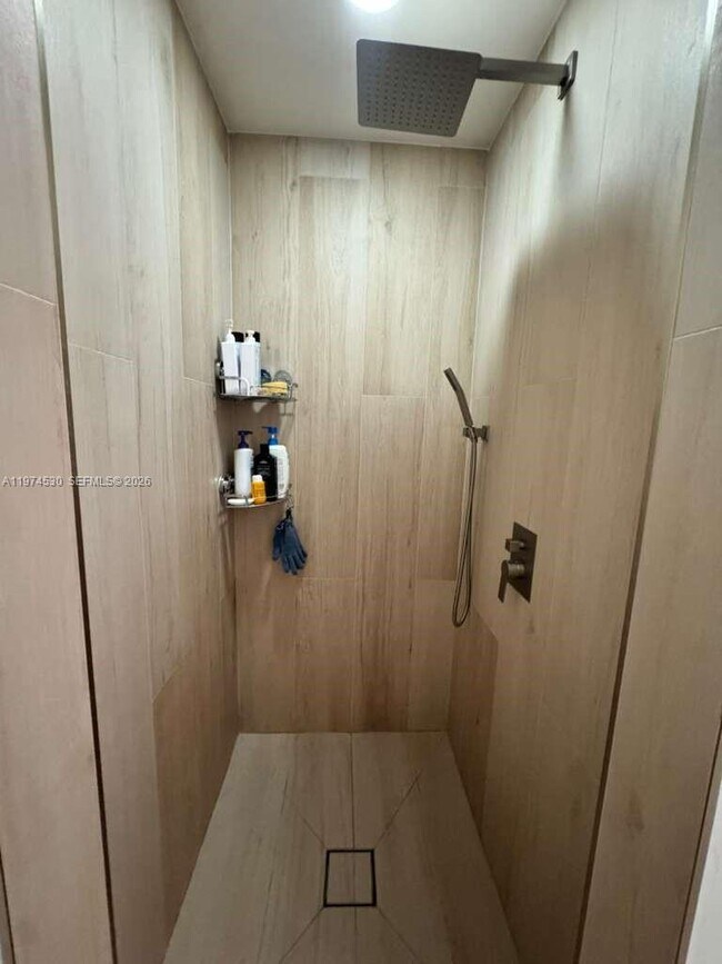 Foto del edificio - 533 NE 3rd Ave