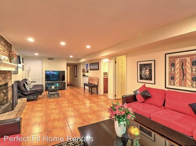 Foto del edificio - 843 Artwood Rd NE