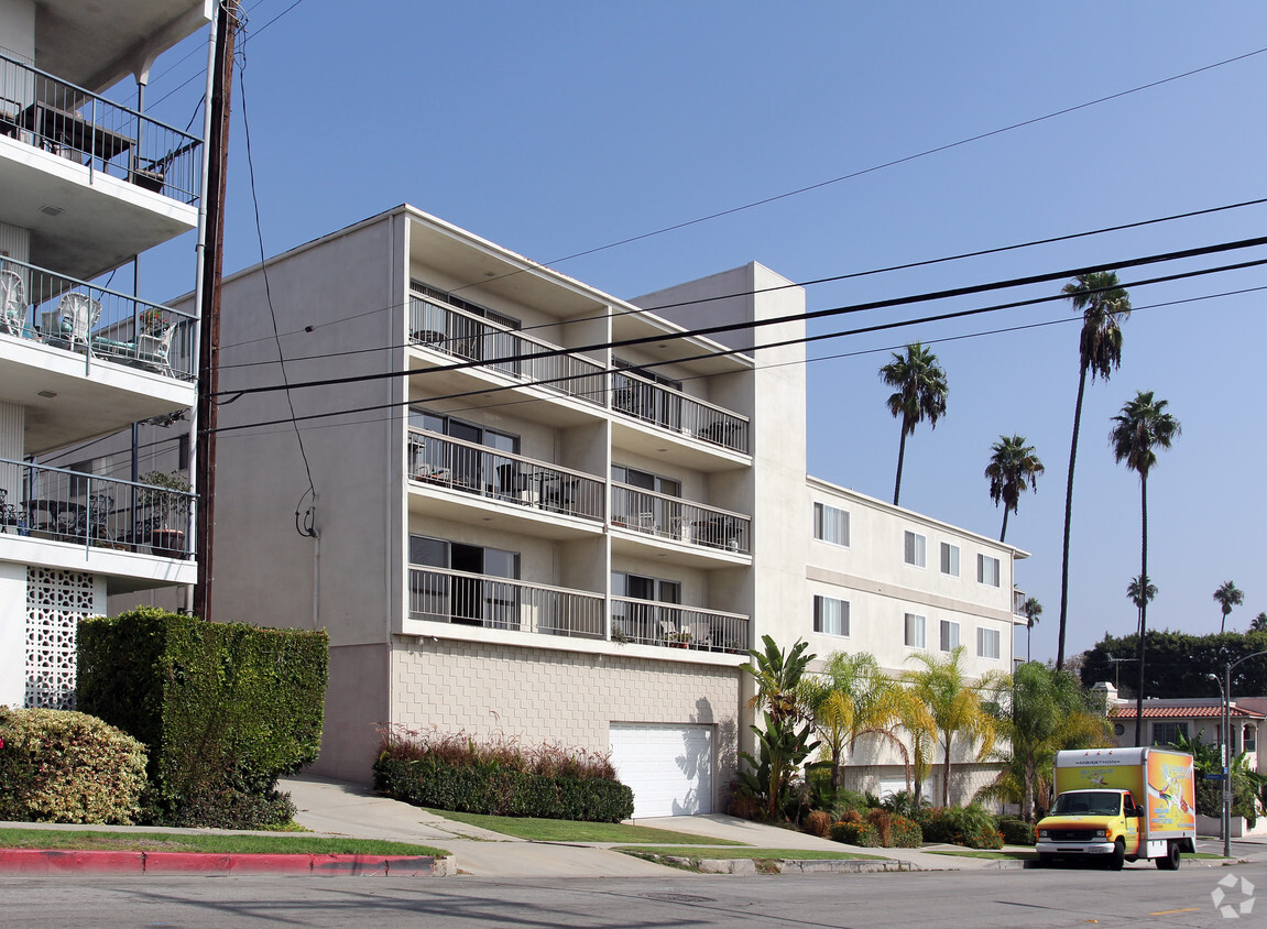 Building Photo - Golden Shores