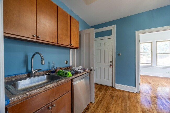 Foto del edificio - 4212 N Bernard St