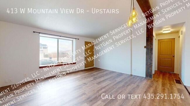 Building Photo - Pet friendly 3 bedroom Upstairs Apartment