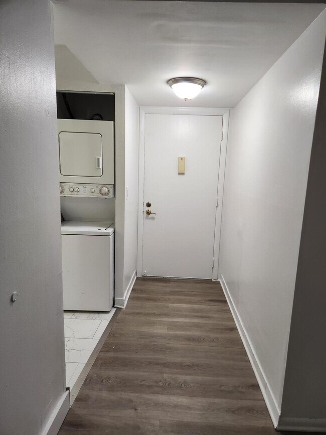 Building Photo - 2700 Coral Springs Dr