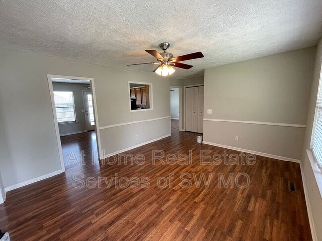 Building Photo - 609 E Sunset Ave