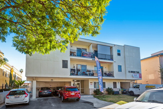 Building Photo - 1408 S St Andrews Pl