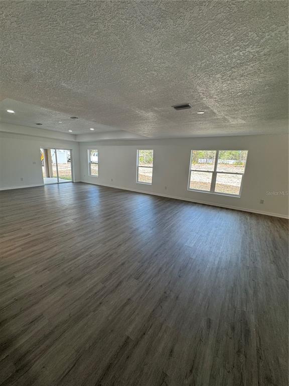 Foto del edificio - 8448 Balm St