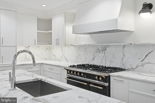 Foto del edificio - 3418 Reservoir Rd NW