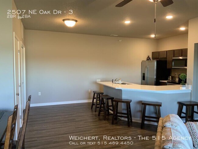 Building Photo - 2507 NE Oak Dr