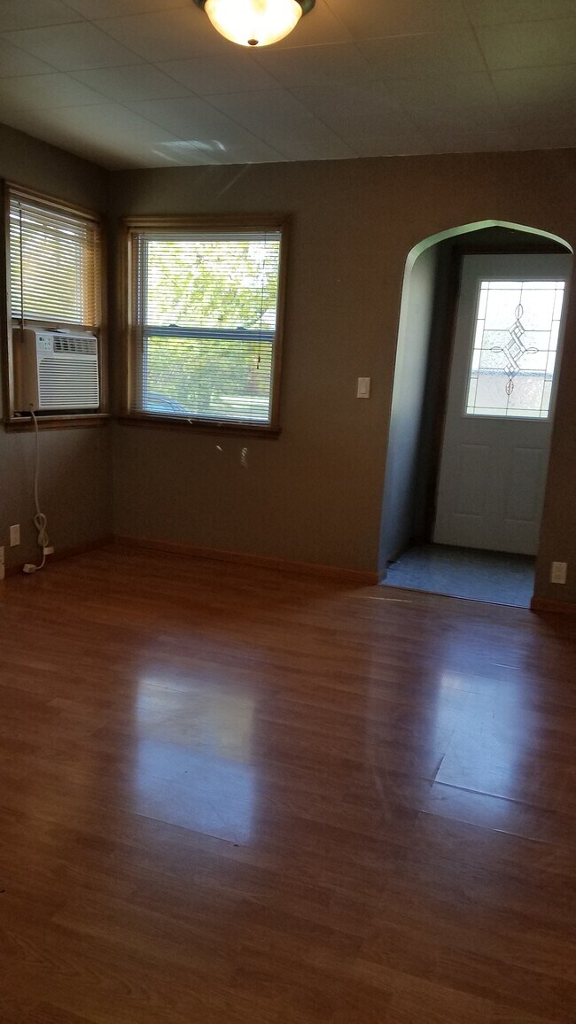 Foto del edificio - 2316 Calihan Ave NE