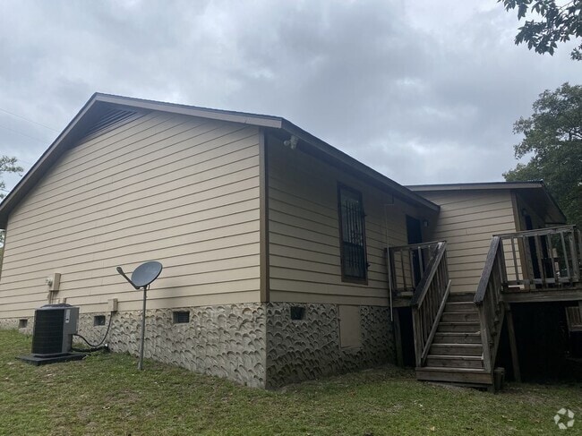 Building Photo - 921 Odom Dr
