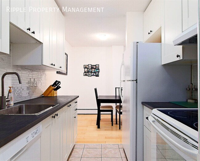 Photo du bâtiment - Modern 2 Beds, 1.5 Baths Apartment/Condo | No Pets Allowed
