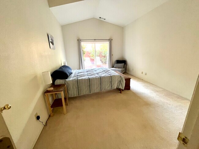 Foto del edificio - 1732 Lavender Ct
