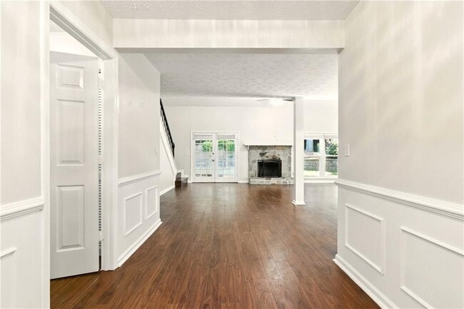 Building Photo - 200 Pine Bridge Trail