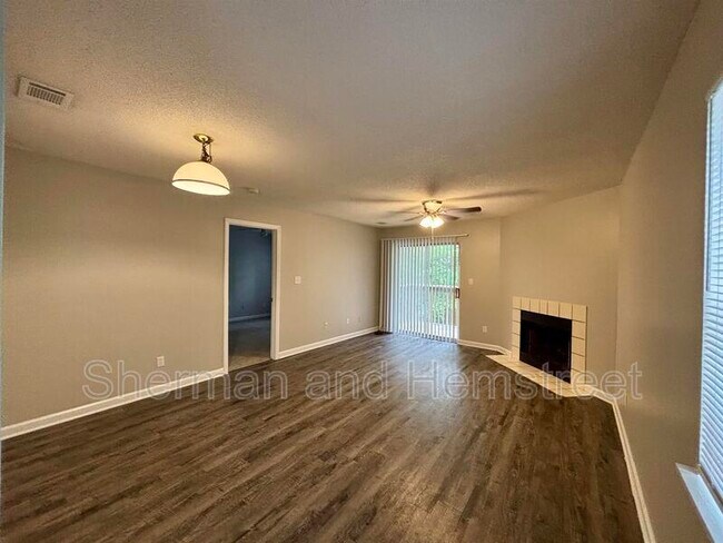 Building Photo - 410 Commons Dr