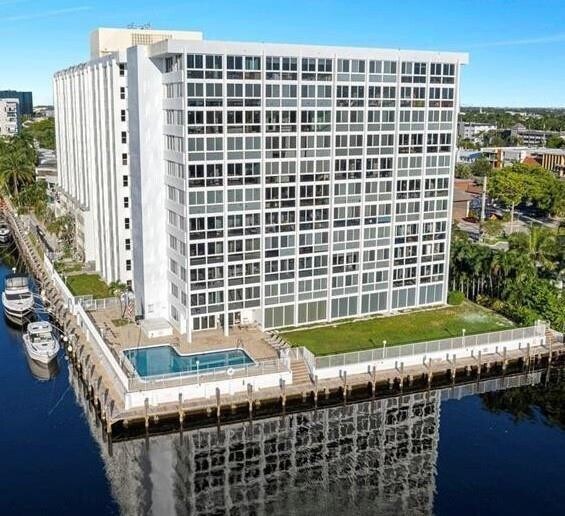 Foto del edificio - 3100 NE 49th St