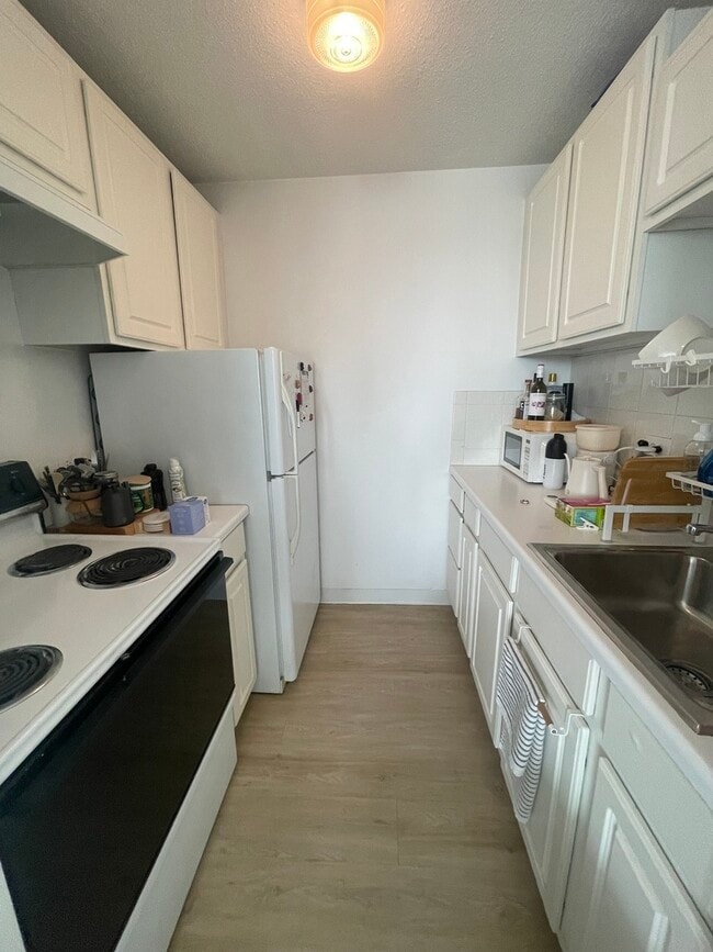 Building Photo - 2728 N Hampden Ct