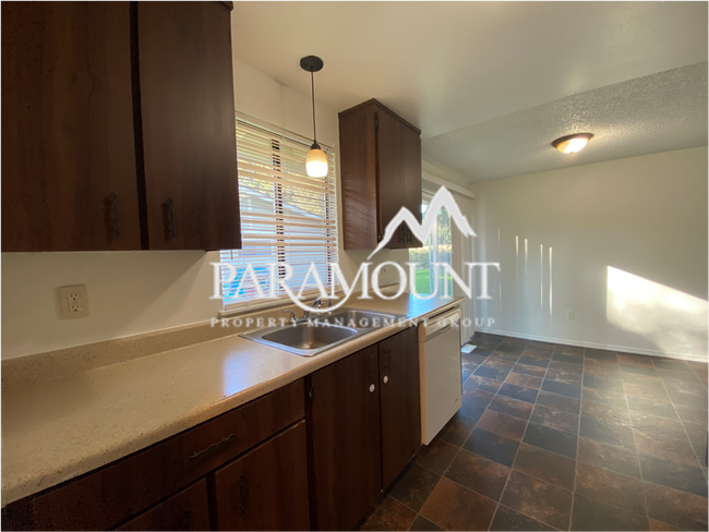 Building Photo - Tucked Away 3 Bedroom Duplex in Port Orchard