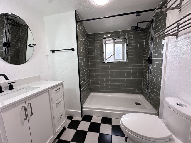 Foto del edificio - September’s Rent Free!! Charming One-Bedro...