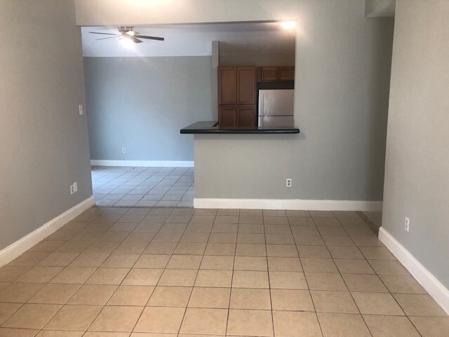 Building Photo - 5015 Maurita Dr