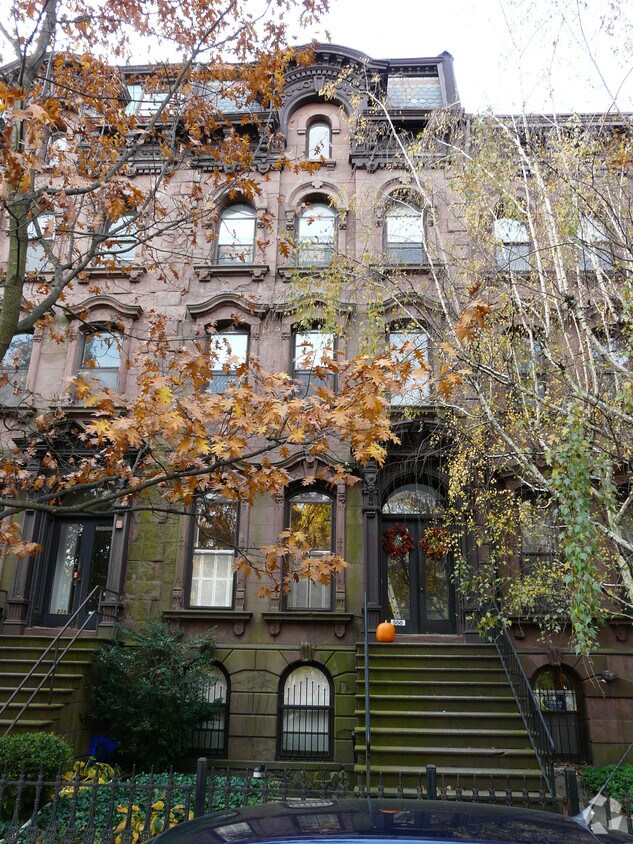 Primary Photo - 558 Chapel St