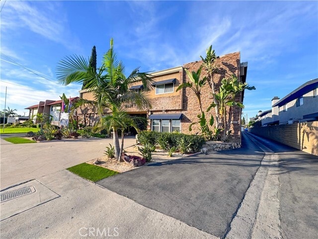 Building Photo - 9191 Chapman Ave