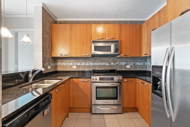 Foto del edificio - 450 E Waterside Dr