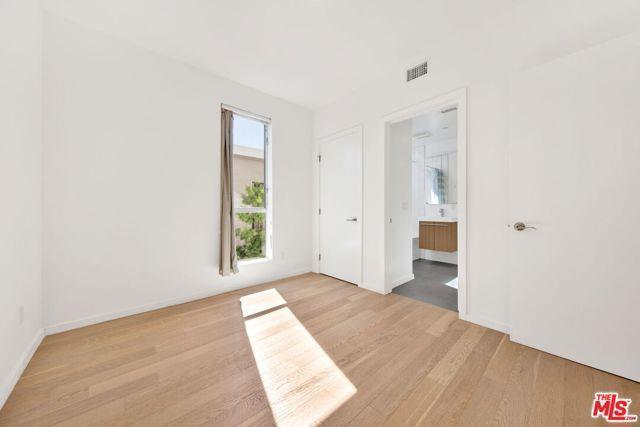 Foto del edificio - 3726 1/2 Vinton Avenue, Los Angeles, CA 90...