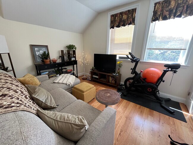 Building Photo - 925-927-927 Massachusetts Ave